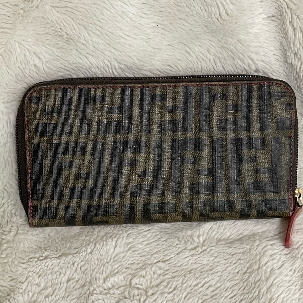 ❌SOLD❌ Fendi continental zipper wallet